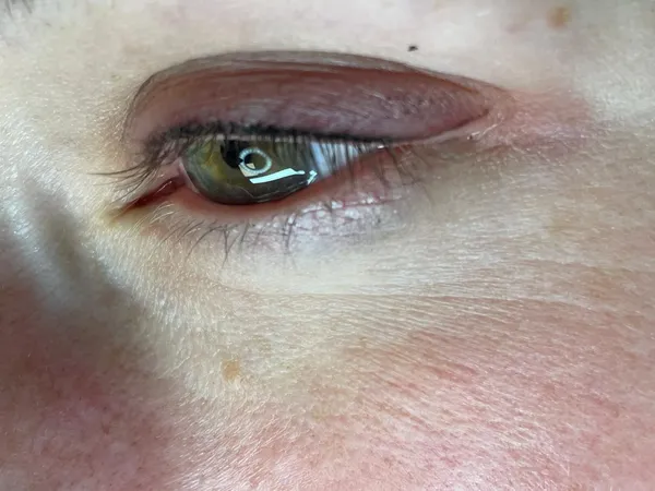 Eyeliner · 6