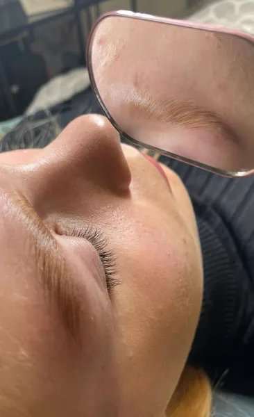Augenbrauenlifting, Face Jewels & Wimpernlifting · 1