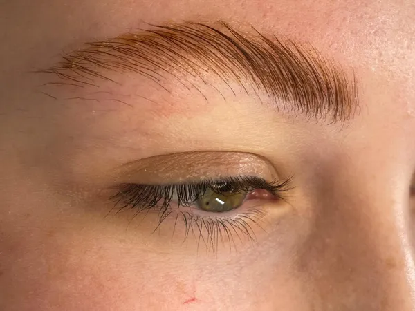 Augenbrauenlifting, Face Jewels & Wimpernlifting · 2