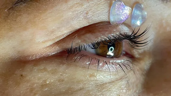 Augenbrauenlifting, Face Jewels & Wimpernlifting · 3