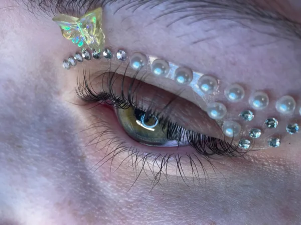 Augenbrauenlifting, Face Jewels & Wimpernlifting · 5