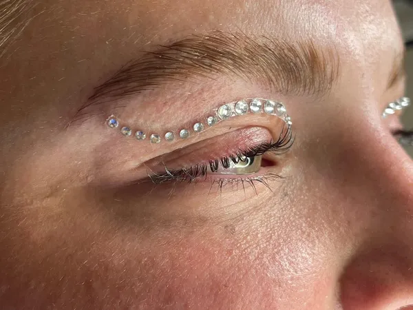 Augenbrauenlifting, Face Jewels & Wimpernlifting · 6