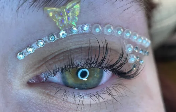 Augenbrauenlifting, Face Jewels & Wimpernlifting · 7