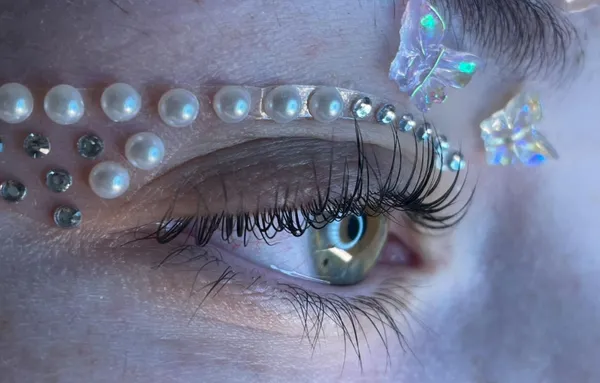 Augenbrauenlifting, Face Jewels & Wimpernlifting · 9