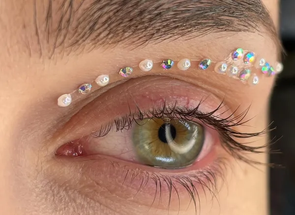 Augenbrauenlifting, Face Jewels & Wimpernlifting · 10